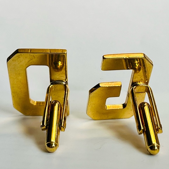 D&G G&D Gold Cuff-links - Picture 6 of 8
